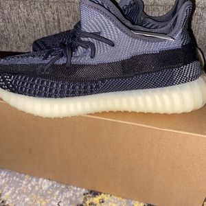 Adidas Yeezy 350 V2 Carbon Size 9.5